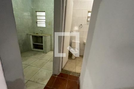 Corredor de casa para alugar com 1 quarto, 40m² em Jardim Vinte E Cinco de Agosto, Duque de Caxias