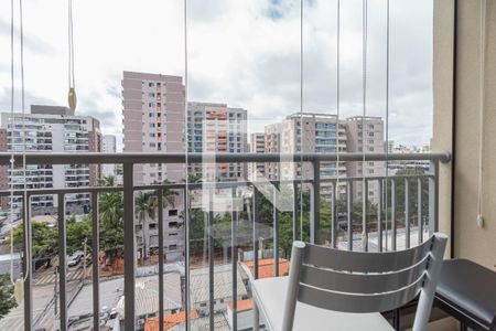 Varanda de kitnet/studio para alugar com 1 quarto, 27m² em Indianópolis, São Paulo