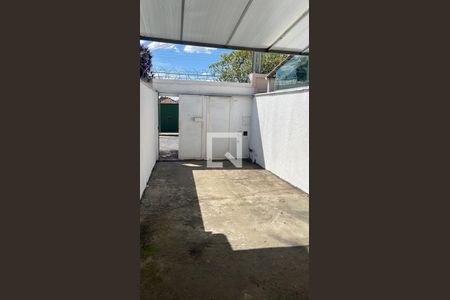 Garagem de casa à venda com 2 quartos, 94m² em Santa Amelia, Belo Horizonte