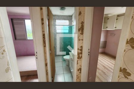 Corredor  de apartamento para alugar com 2 quartos, 45m² em Parque Santa Rosa, Suzano