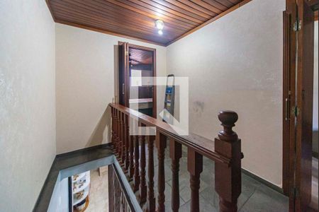 Casa à venda com 150m², 3 quartos e 1 vaga Casa à venda com 150m², 3 quartos e 1 vagaHall da Escada