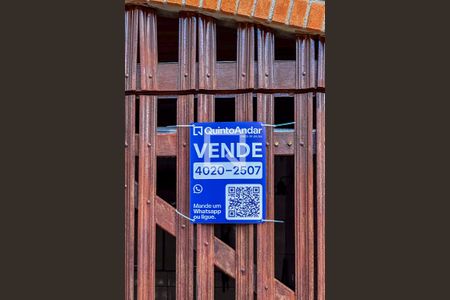 Casa à venda com 150m², 3 quartos e 1 vaga Casa à venda com 150m², 3 quartos e 1 vagaPlaca Banner Instalada na Fachada