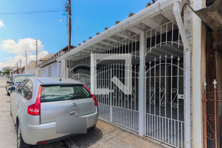 Casa à venda com 138m², 4 quartos e 2 vagas Casa à venda com 138m², 4 quartos e 2 vagasFachada