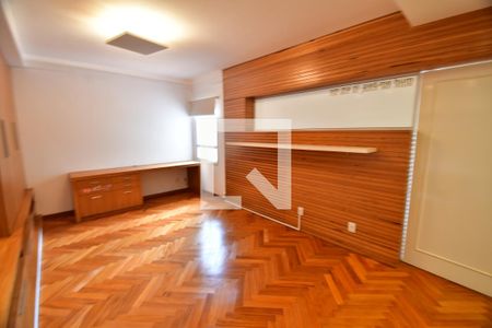 Sala de TV de casa de condomínio à venda com 3 quartos, 406m² em Jardim Madalena, Campinas