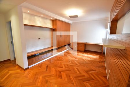 Sala de TV de casa de condomínio à venda com 3 quartos, 406m² em Jardim Madalena, Campinas