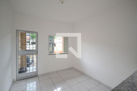 Sala de casa para alugar com 2 quartos, 60m² em Jardim Pitoresco, Nova Iguaçu