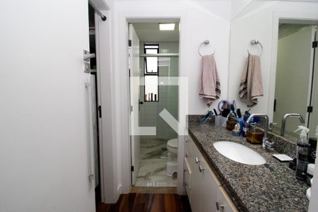 Banheiro de apartamento à venda com 1 quarto, 78m² em Buritis, Belo Horizonte