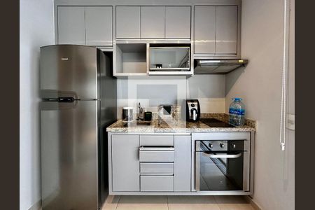 Cozinha  de apartamento para alugar com 1 quarto, 43m² em Santo Amaro, São Paulo