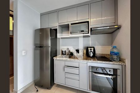 Cozinha  de apartamento para alugar com 1 quarto, 43m² em Santo Amaro, São Paulo