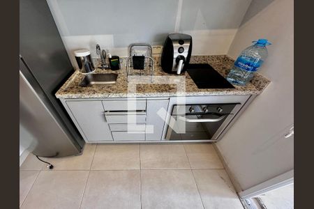 Cozinha  de apartamento para alugar com 1 quarto, 43m² em Santo Amaro, São Paulo