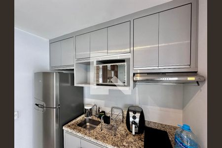 Cozinha  de apartamento para alugar com 1 quarto, 43m² em Santo Amaro, São Paulo