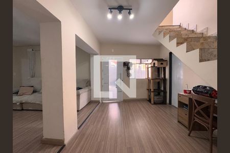 Sala de casa à venda com 3 quartos, 176m² em Santa Maria, Santo André