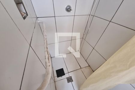 Banheiro Social de kitnet/studio para alugar com 1 quarto, 32m² em Centro, Ribeirão Preto