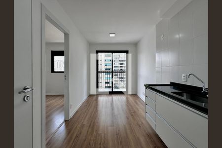 Cozinha  de apartamento para alugar com 1 quarto, 27m² em Campo Belo, São Paulo