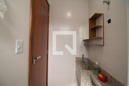 Banheiro de kitnet/studio para alugar com 1 quarto, 24m² em Vila Nelson, São Paulo