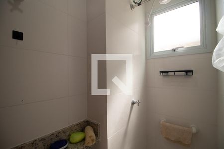 Banheiro de kitnet/studio para alugar com 1 quarto, 24m² em Vila Nelson, São Paulo