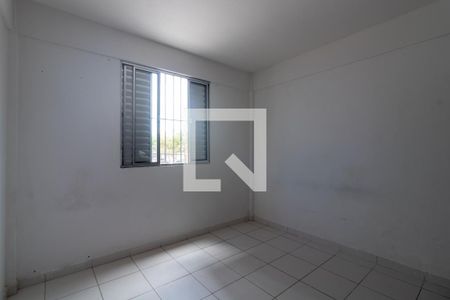 Quarto 1 de apartamento para alugar com 2 quartos, 42m² em Parque Pirajussara, Embu das Artes