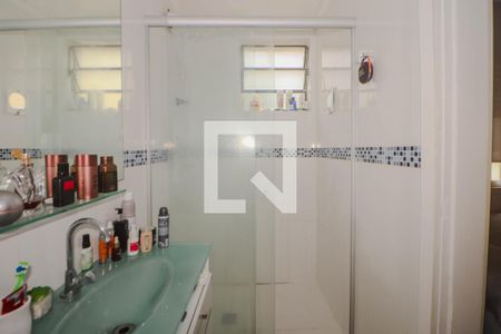 Banheiro de kitnet/studio à venda com 1 quarto, 32m² em Vila Ipiranga, Porto Alegre