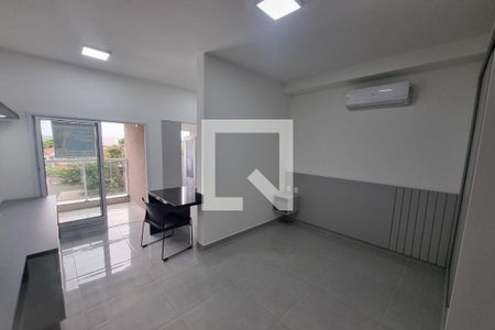 Sala - Dormitório de kitnet/studio para alugar com 1 quarto, 38m² em Ribeirânia, Ribeirão Preto