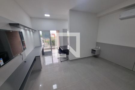 Sala - Dormitório de kitnet/studio para alugar com 1 quarto, 38m² em Ribeirânia, Ribeirão Preto