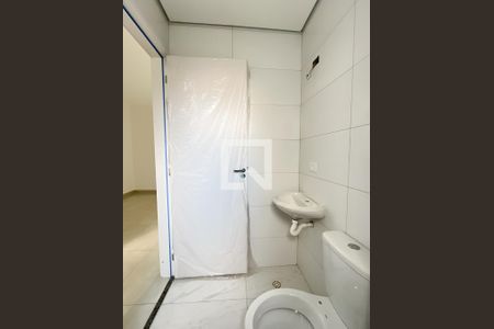 Banheiro de apartamento para alugar com 1 quarto, 39m² em Vila Mangalot, São Paulo