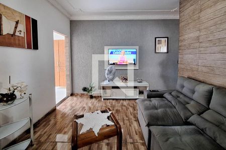 Sala 1 de casa para alugar com 3 quartos, 100m² em Mutondo, São Gonçalo