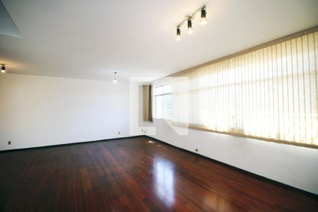 Sala de casa para alugar com 5 quartos, 240m² em Penha, Rio de Janeiro