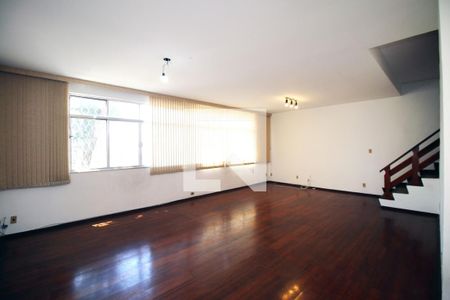 Sala de casa para alugar com 5 quartos, 240m² em Penha, Rio de Janeiro