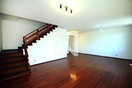 Sala de casa para alugar com 5 quartos, 240m² em Penha, Rio de Janeiro