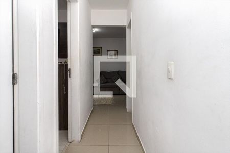 corredor para os cômodos de apartamento para alugar com 3 quartos, 62m² em Jardim Celeste, São Paulo