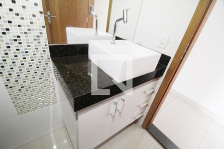 Banheiro do Quarto 1 de casa para alugar com 2 quartos, 115m² em Jardim Europa, Uberlândia