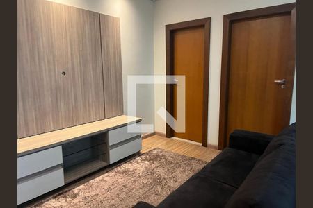 Sala de casa à venda com 3 quartos, 289m² em Heliópolis, Belo Horizonte