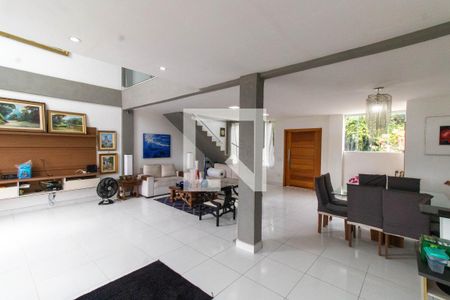 Sala de casa para alugar com 4 quartos, 250m² em Camboinhas, Niterói