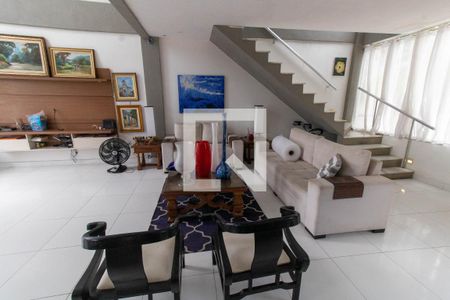 Sala de casa para alugar com 4 quartos, 250m² em Camboinhas, Niterói