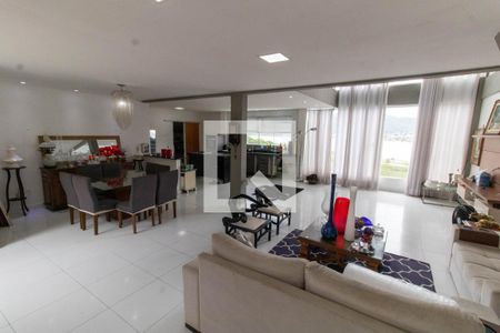 Sala de casa para alugar com 4 quartos, 250m² em Camboinhas, Niterói