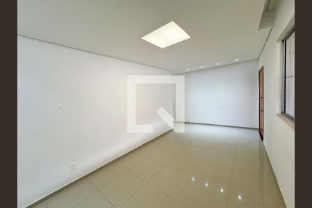 Sala de casa à venda com 3 quartos, 190m² em Novo Eldorado, Contagem