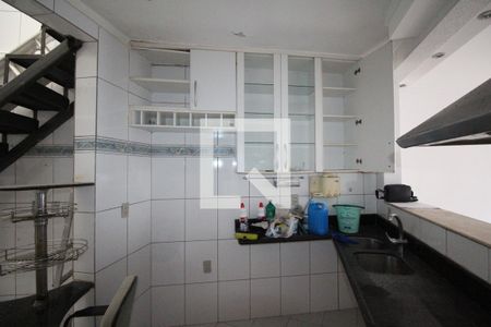 Casa para alugar com 200m², 4 quartos e 2 vagas Casa para alugar com 200m², 4 quartos e 2 vagasCozinha e Área de Serviço