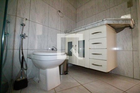 Casa para alugar com 200m², 4 quartos e 2 vagas Casa para alugar com 200m², 4 quartos e 2 vagasBanheiro da Suíte 2