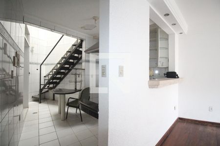 Casa para alugar com 200m², 4 quartos e 2 vagas Casa para alugar com 200m², 4 quartos e 2 vagasCozinha e Área de Serviço