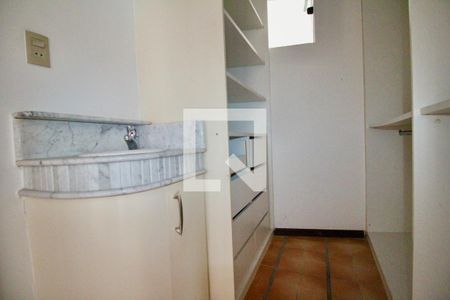 Casa para alugar com 200m², 4 quartos e 2 vagas Casa para alugar com 200m², 4 quartos e 2 vagasSuíte 2