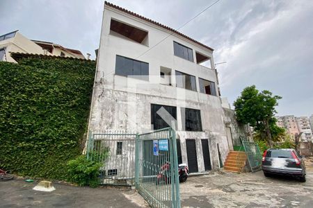 Casa para alugar com 200m², 4 quartos e 2 vagas Casa para alugar com 200m², 4 quartos e 2 vagasFachada