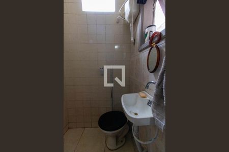 Banheiro de kitnet/studio para alugar com 1 quarto, 25m² em Fonseca, Niterói