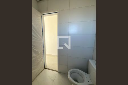 Banheiro de apartamento para alugar com 1 quarto, 39m² em Vila Mangalot, São Paulo