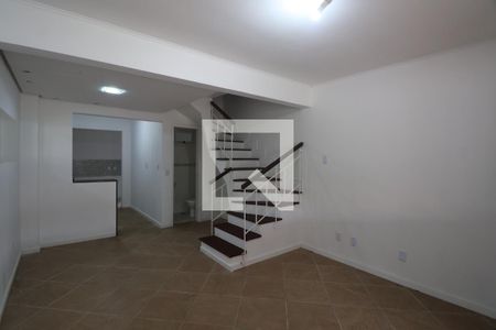 Sala de casa de condomínio para alugar com 2 quartos, 103m² em Rio Branco, Canoas