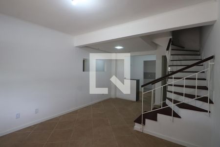 Sala de casa de condomínio para alugar com 2 quartos, 103m² em Rio Branco, Canoas