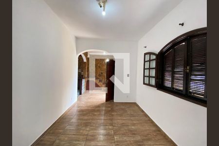 Sala de casa para alugar com 2 quartos, 180m² em Pilares, Rio de Janeiro