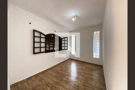 Sala de casa para alugar com 2 quartos, 180m² em Pilares, Rio de Janeiro