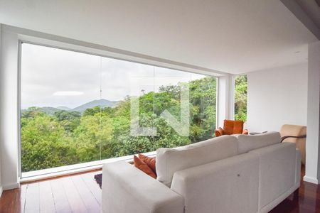 Sala de casa de condomínio à venda com 6 quartos, 360m² em Itaipu, Niterói