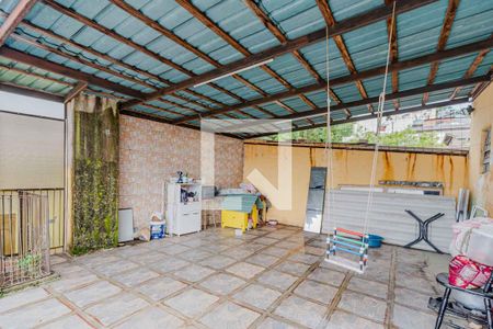 Casa à venda com 210m², 5 quartos e 4 vagas Casa à venda com 210m², 5 quartos e 4 vagasÁrea Externa