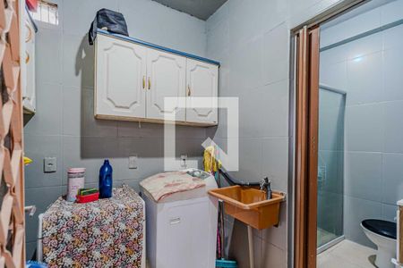 Casa à venda com 210m², 5 quartos e 4 vagas Casa à venda com 210m², 5 quartos e 4 vagasÁrea de Serviço